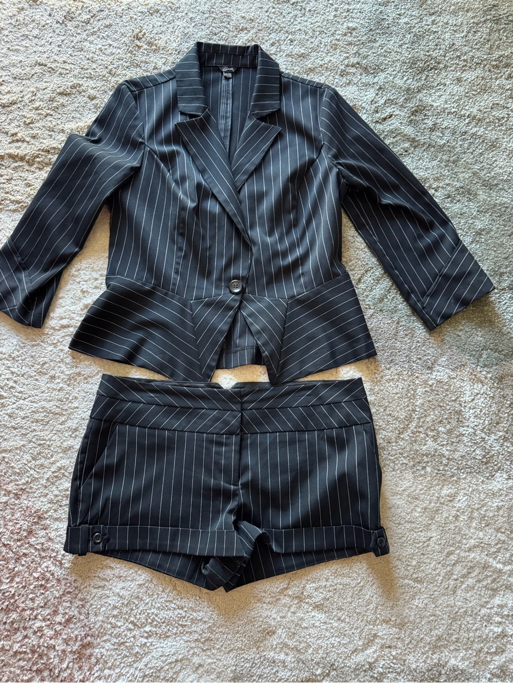 Vintage Guess black pinstripe blazer and cuffed short set Y2K XL